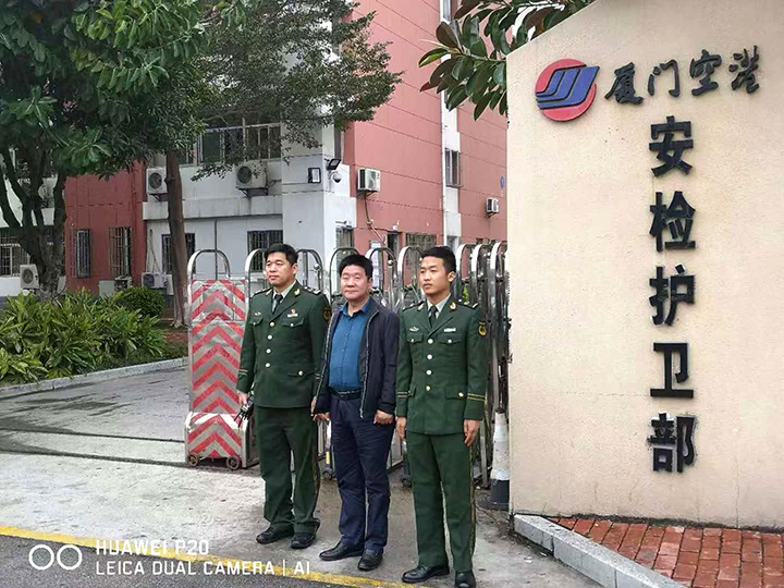 集团招生就业部部长任顺利看望厦门空港就业学生