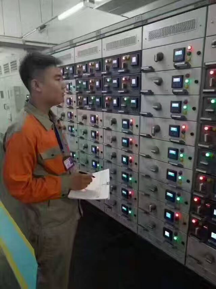 王冬、卫通港.jpg