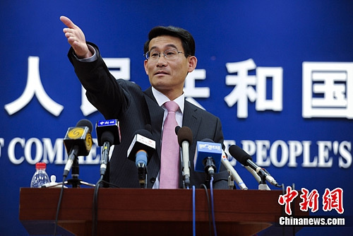 商务部举行例行新闻发布会，新闻发言人沈丹阳回答记者提问。资料图 中新社发 刘震 摄