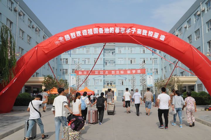 渭南市轨道交通运输高级技工学校2016新生入学报到6