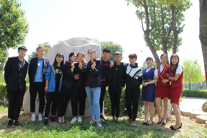渭南軌道交通運輸學校第四屆校園櫻花文化藝術節(jié)
