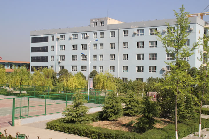 渭南軌道交通運輸學校第四屆校園櫻花文化藝術節(jié)