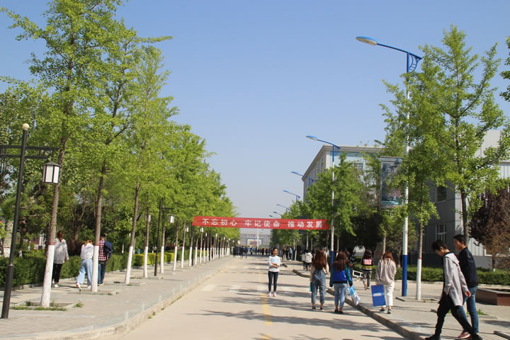 渭南軌道交通運輸學校第四屆校園櫻花文化藝術節(jié)